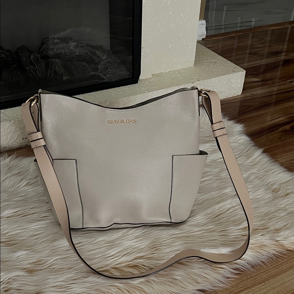 Michael Kors Beige Shoulder Bag